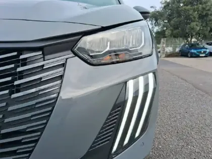 Photo 15 Peugeot 208  Hybrid 110 e-DCS6