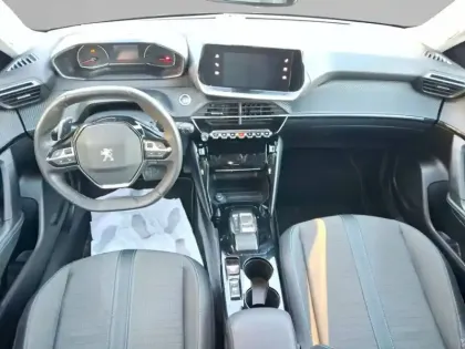 Photo 7 Peugeot 2008  PureTech 130 S&S EAT8