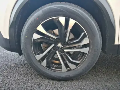 Photo 12 Peugeot 2008  PureTech 130 S&S EAT8