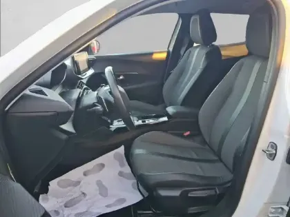 Photo 10 Peugeot 2008  PureTech 130 S&S EAT8