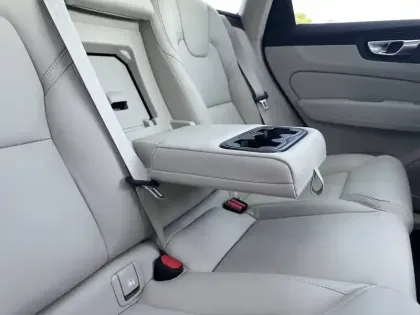 Photo 18 Volvo Xc60  T6 AWD Hybride rechargeable 253 ch+145 ch Geartronic 8