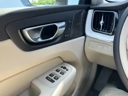 Photo 35 Volvo Xc60  T6 AWD Hybride rechargeable 253 ch+145 ch Geartronic 8