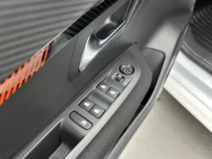 Photo 17 Peugeot 208 Gén. II Ph1 NG Allure 5