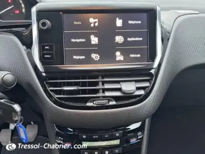 Photo 21 Peugeot 2008  BlueHDi 100ch S&S BVM5 Signature