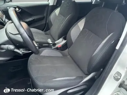 Photo 8 Peugeot 2008  BlueHDi 100ch S&S BVM5 Signature