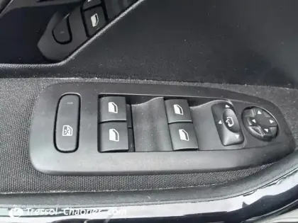 Photo 10 Peugeot 2008  BlueHDi 100ch S&S BVM5 Signature