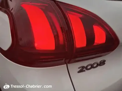 Photo 6 Peugeot 2008  BlueHDi 100ch S&S BVM5 Signature