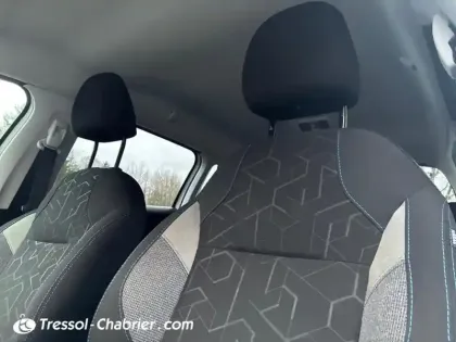 Photo 24 Peugeot 2008  BlueHDi 100ch S&S BVM5 Signature