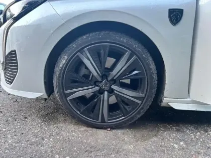 Photo 14 Peugeot 308  PHEV 225 e-EAT8 GT Pack