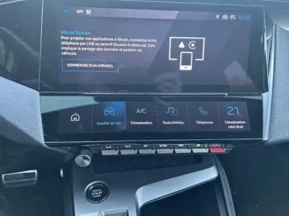 Photo 21 Peugeot 308  PHEV 225 e-EAT8 GT Pack