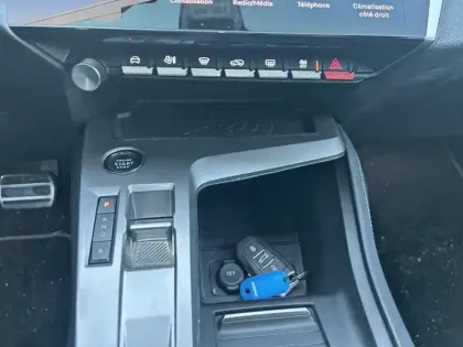 Photo 12 Peugeot 308  PHEV 225 e-EAT8 GT Pack