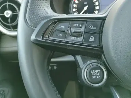 Photo 18 Alfa Romeo Tonale  1.3 Hybride Rechargeable PHEV 190ch AT6 e-Q4 Sprint