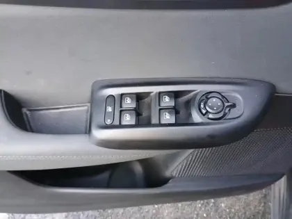 Photo 19 Alfa Romeo Tonale  1.3 Hybride Rechargeable PHEV 190ch AT6 e-Q4 Sprint