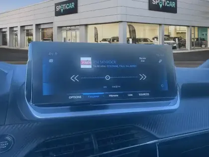 Photo 10 Peugeot 2008  PureTech 130 S&S EAT8 Allure Pack