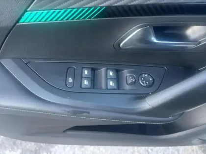 Photo 19 Peugeot 2008  PureTech 130 S&S EAT8 Allure Pack