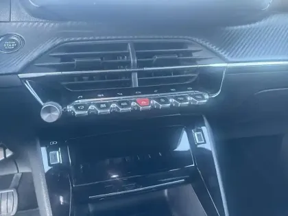 Photo 12 Peugeot 2008  PureTech 130 S&S EAT8 Allure Pack