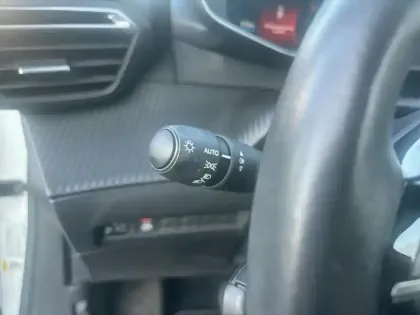 Photo 16 Peugeot 2008  PureTech 130 S&S EAT8 Allure Pack