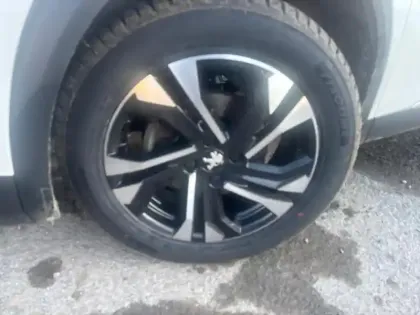 Photo 14 Peugeot 2008  PureTech 130 S&S EAT8 Allure Pack