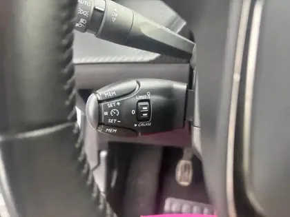 Photo 17 Peugeot 208  BlueHDi 100 S&S BVM6 Active