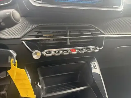 Photo 25 Peugeot 208  BlueHDi 100 S&S BVM6 Active