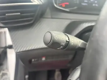 Photo 16 Peugeot 208  BlueHDi 100 S&S BVM6 Active