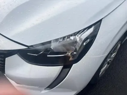 Photo 13 Peugeot 208  BlueHDi 100 S&S BVM6 Active