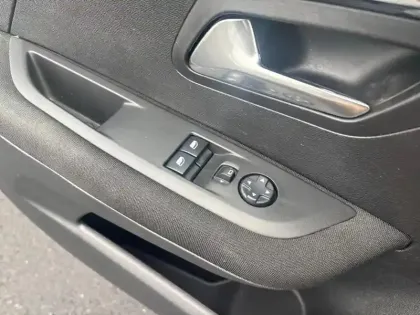 Photo 19 Peugeot 208  BlueHDi 100 S&S BVM6 Active