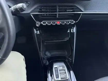 Photo 11 Peugeot 2008 BLUEHDI 130 S&S EAT8 ALLURE PACK