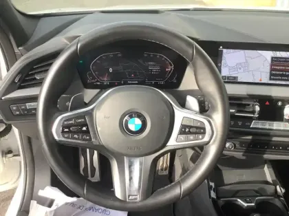 Photo 17 BMW Serie 1 F40 118d 150 ch BVA8 M Sport