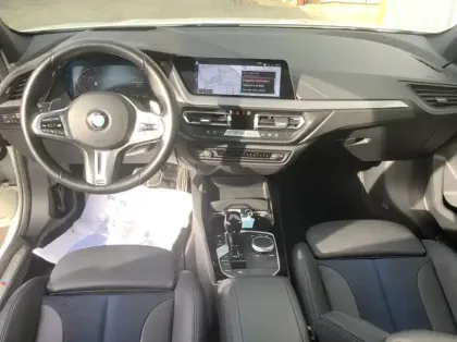 Photo 12 BMW Serie 1 F40 118d 150 ch BVA8 M Sport