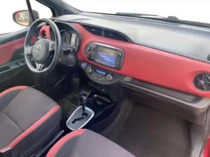 Photo 8 Toyota Yaris  100h Collection 5p