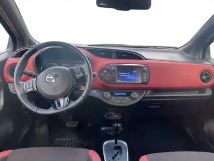 Photo 10 Toyota Yaris  100h Collection 5p