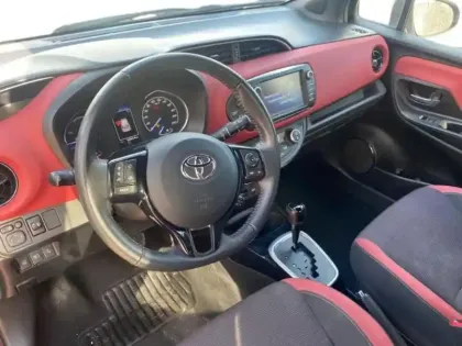 Photo 14 Toyota Yaris  100h Collection 5p