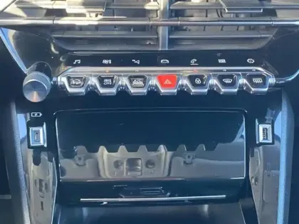 Photo 12 Peugeot 2008  1.2 PureTech 130ch S&S Roadtrip EAT8