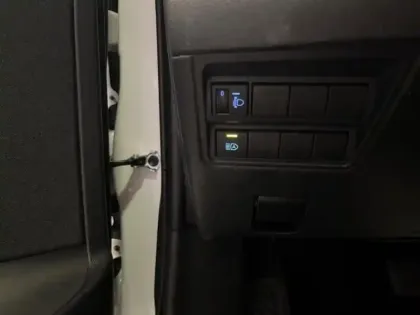 Photo 13 Toyota Yaris  116h Design 5p MY22