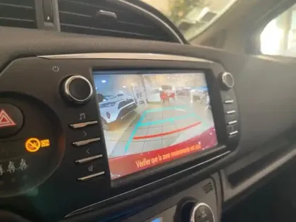 Photo 8 Toyota Yaris  100h Dynamic 5p RC19