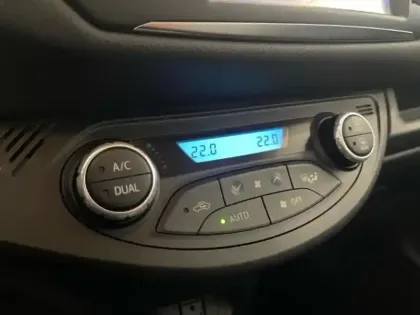 Photo 9 Toyota Yaris  100h Dynamic 5p RC19