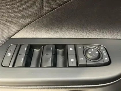 Photo 13 Toyota C-HR  1.8 Hybride 140ch Design NG23