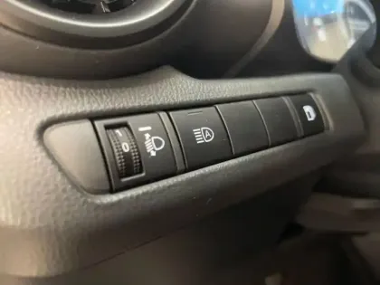 Photo 11 Toyota C-HR  1.8 Hybride 140ch Design NG23