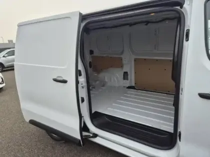 Photo 15 Peugeot Expert  Fg M 2.0 BlueHDi 145ch S&S EAT8