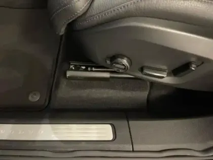 Photo 12 Volvo Xc60  T6 Hybride Rechargeable 253 + 145ch Plus Style Dark Geartronic 8 AWD