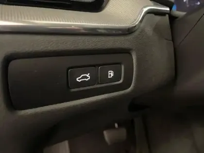 Photo 13 Volvo Xc60  T6 Hybride Rechargeable 253 + 145ch Plus Style Dark Geartronic 8 AWD