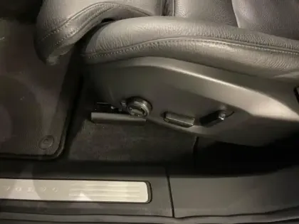 Photo 27 Volvo Xc60  T6 Hybride Rechargeable 253 + 145ch Plus Style Dark Geartronic 8 AWD