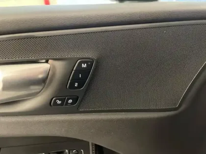 Photo 11 Volvo Xc60  T6 Hybride Rechargeable 253 + 145ch Plus Style Dark Geartronic 8 AWD