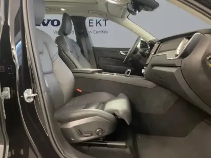 Photo 8 Volvo Xc60  T6 Hybride Rechargeable 253 + 145ch Plus Style Dark Geartronic 8 AWD