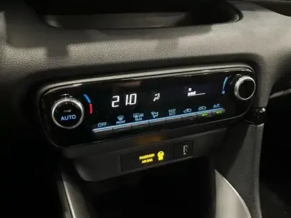 Photo 13 Toyota Yaris  116h Dynamic 5p MY22