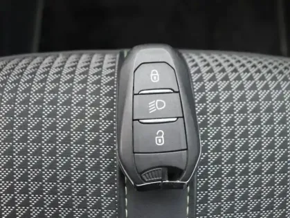 Photo 14 Peugeot 2008  1.5 BlueHDi 130ch S&S GT EAT8