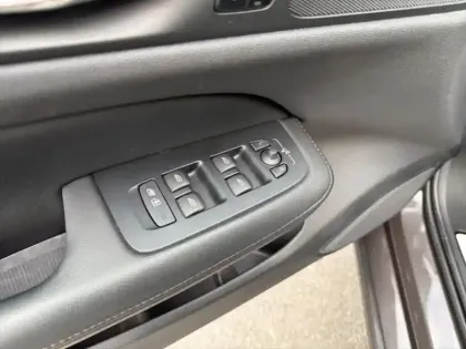 Photo 10 Volvo V60  B4 197ch Plus Style Dark DCT 7