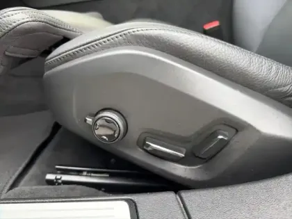 Photo 12 Volvo V60  B4 197ch Plus Style Dark DCT 7