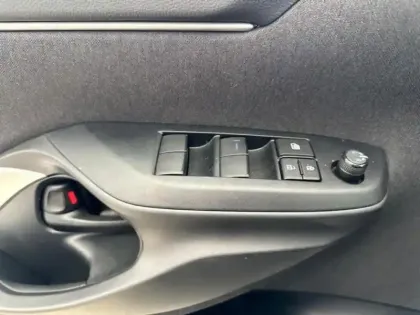 Photo 9 Toyota Yaris  116h Design 5p MY22